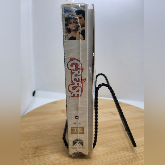 Grease - 20th Anniversary Edition - Brand New VHS with Booklet and CD - Picture 4 of 4